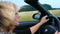 auto žena woman-289315 1280